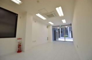 中央区日本橋茅場町ビル 1階