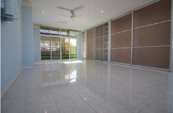 荒川区西日暮里ビル 3階