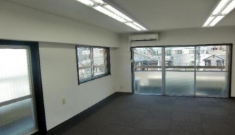 渋谷区神宮前マンション3階