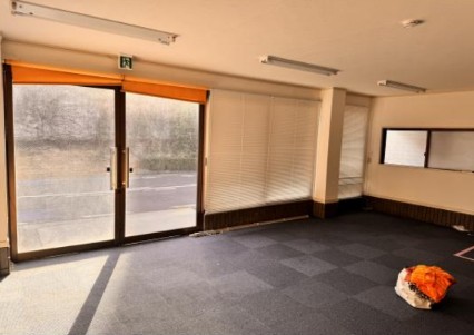 北区上中里ビル1階